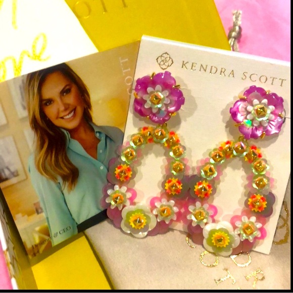 Kendra Scott Jewelry - Kendra Scott flower 🌸 jeweled earrings!